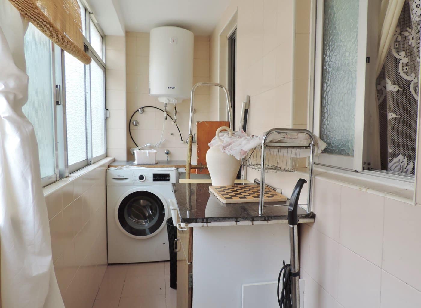 4 bedroom Flat for rent in Almería city € 200 (Ref 7840728)