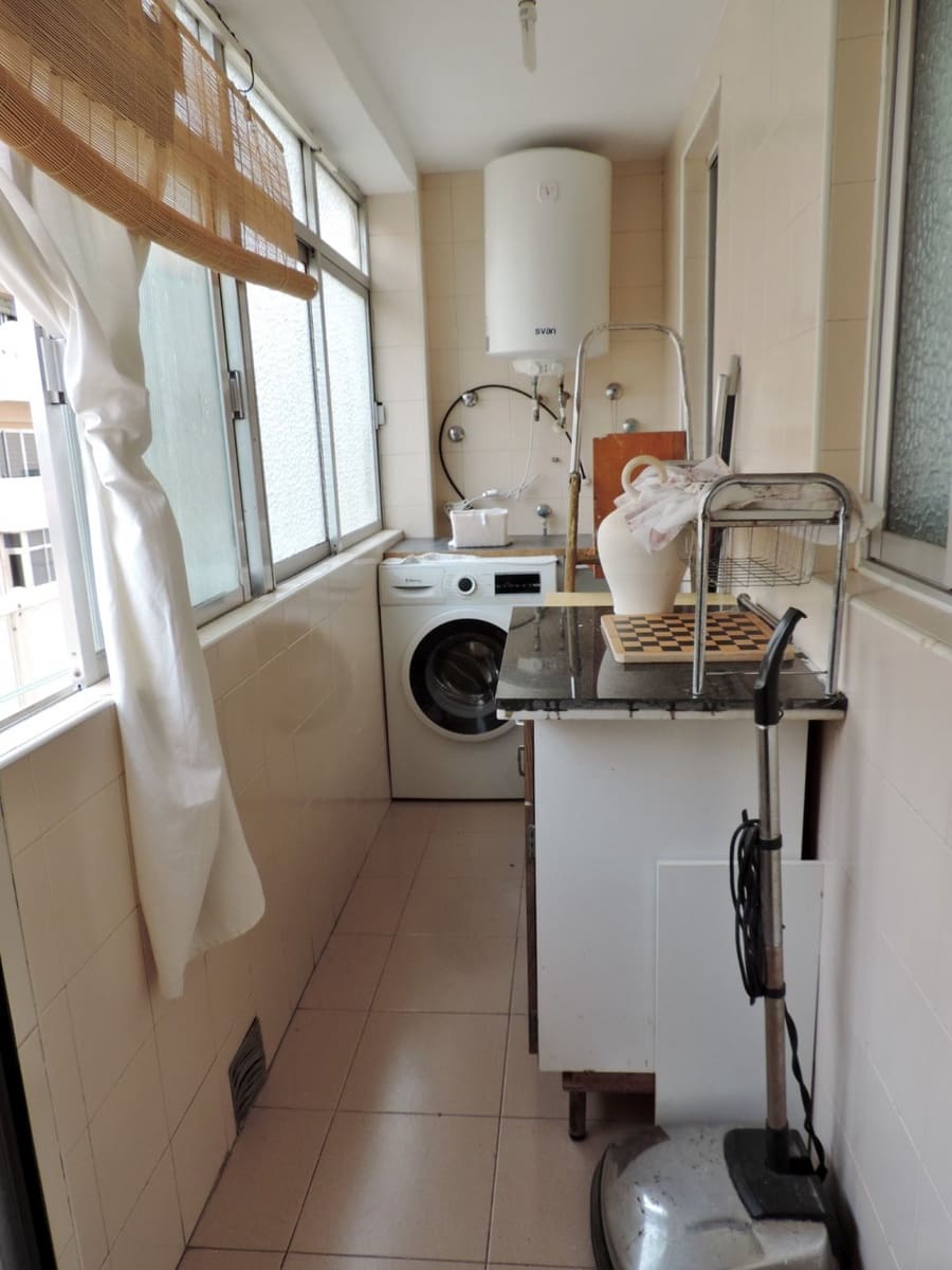 4 bedroom Flat for rent in Almería city € 200 (Ref 7840728)