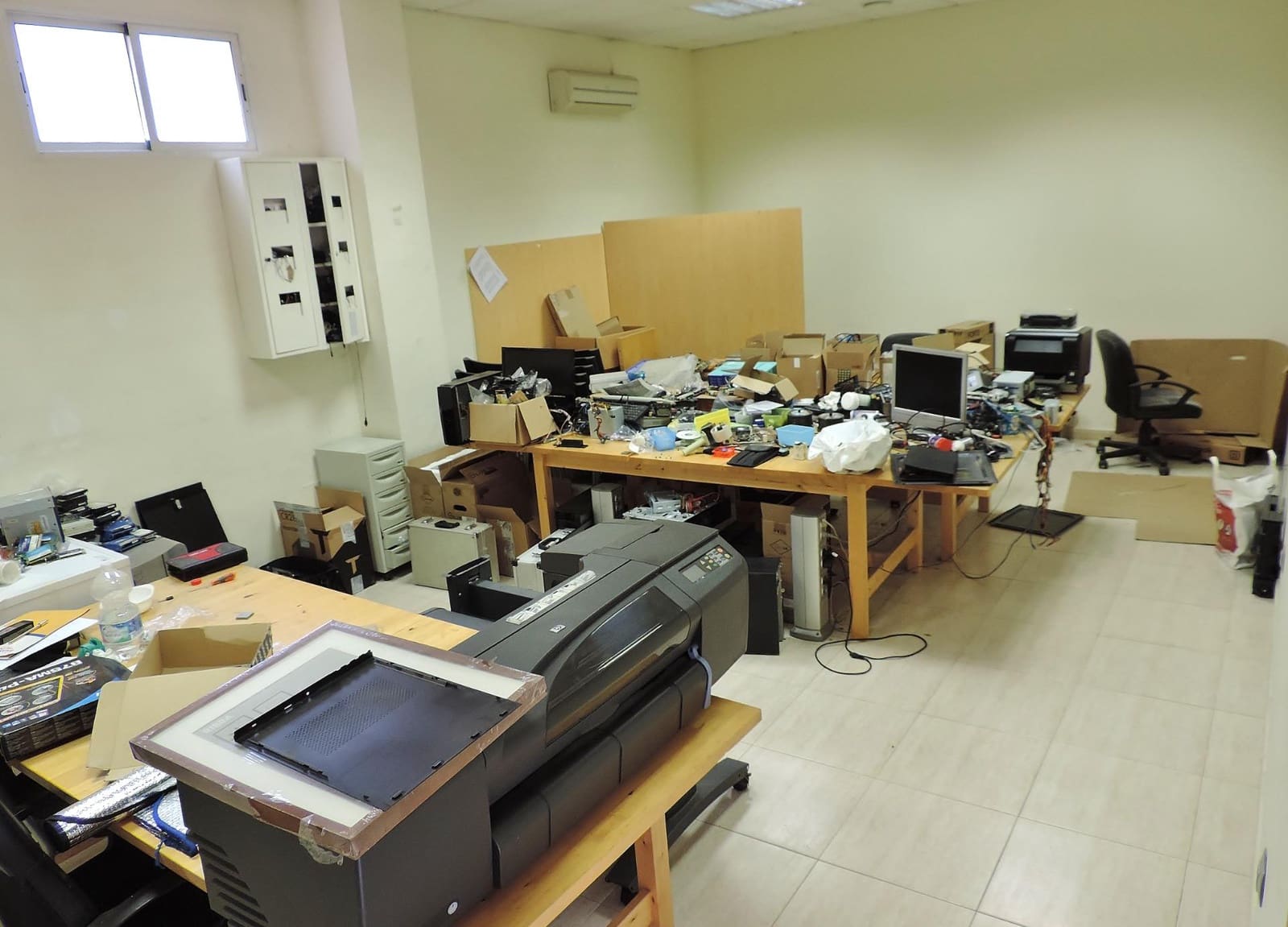 Commercial for sale in Almeria city - € 80,000 (Ref: 7854112)