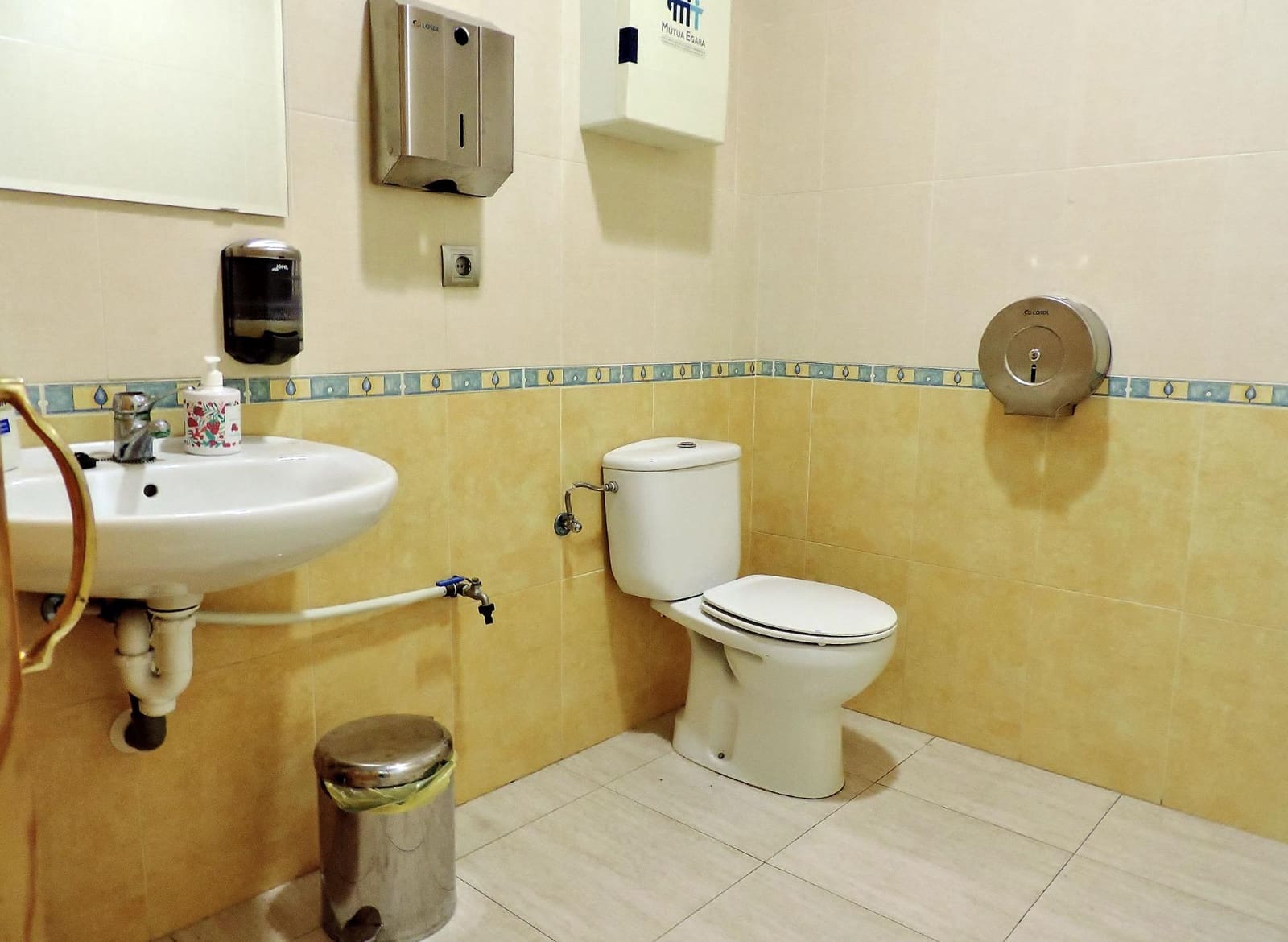 Commercial for sale in Almeria city - € 80,000 (Ref: 7854112)