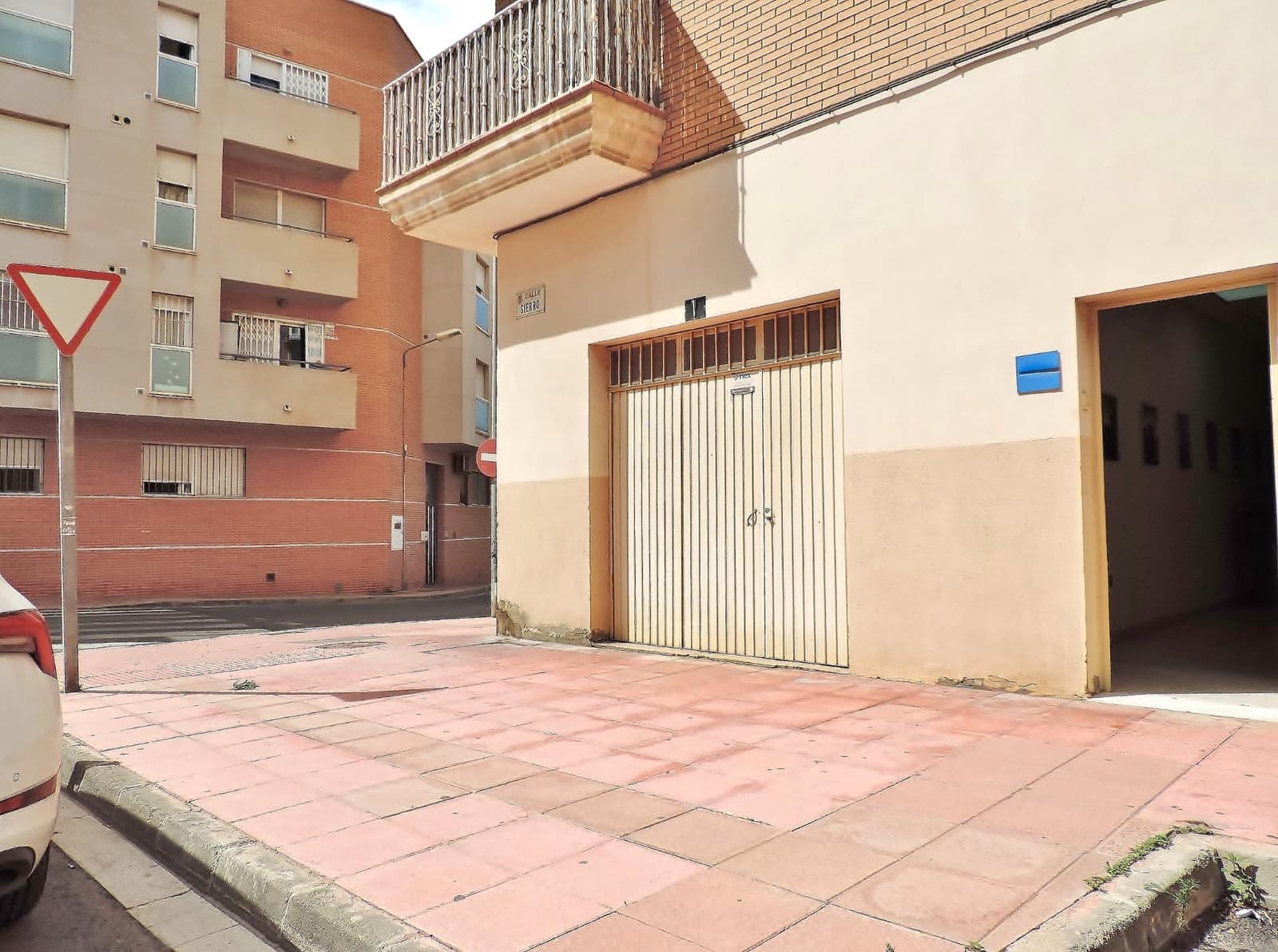 Commercial for sale in Almeria city - € 80,000 (Ref: 7854112)