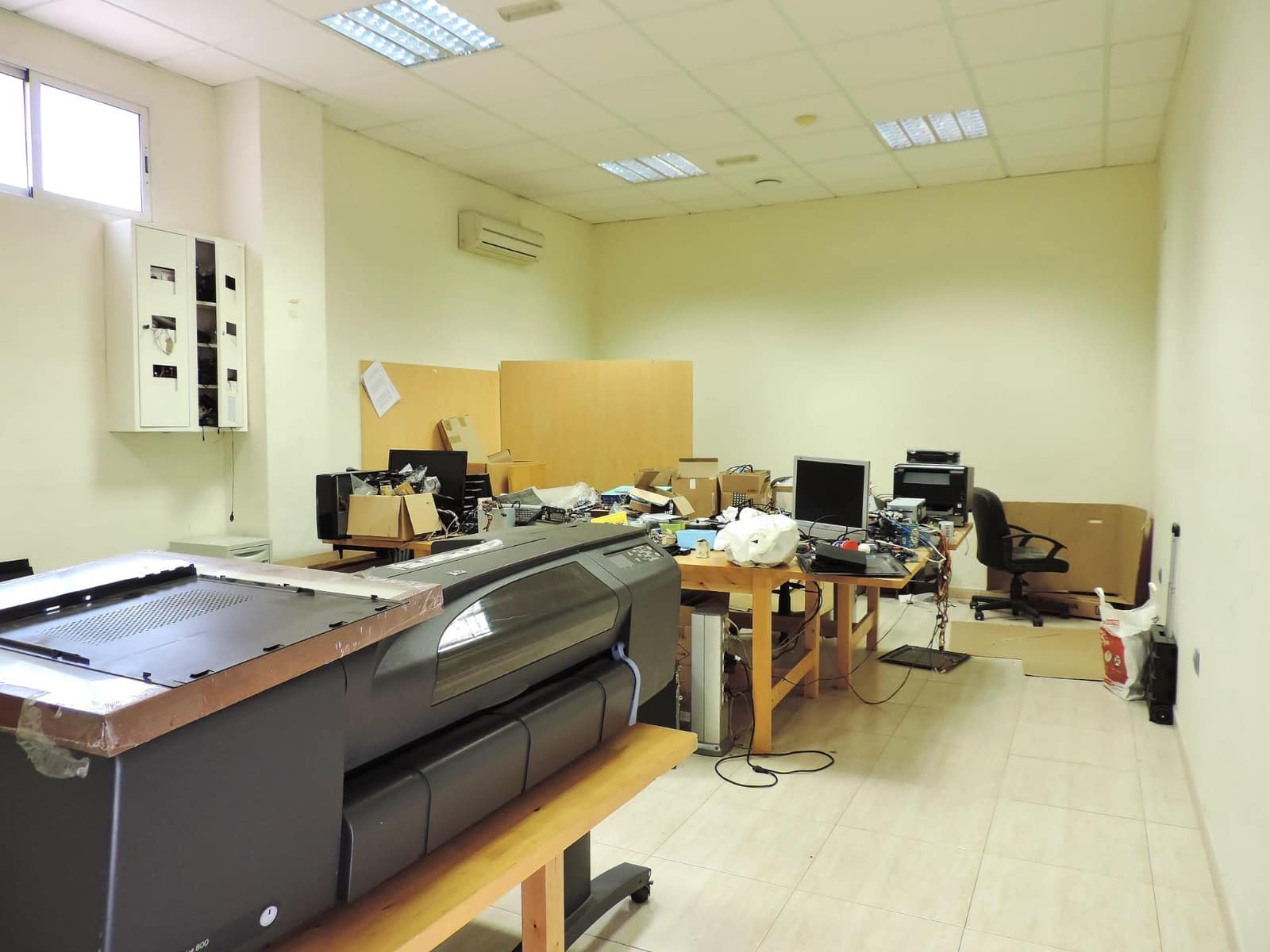 Commercial for sale in Almeria city - € 80,000 (Ref: 7854112)