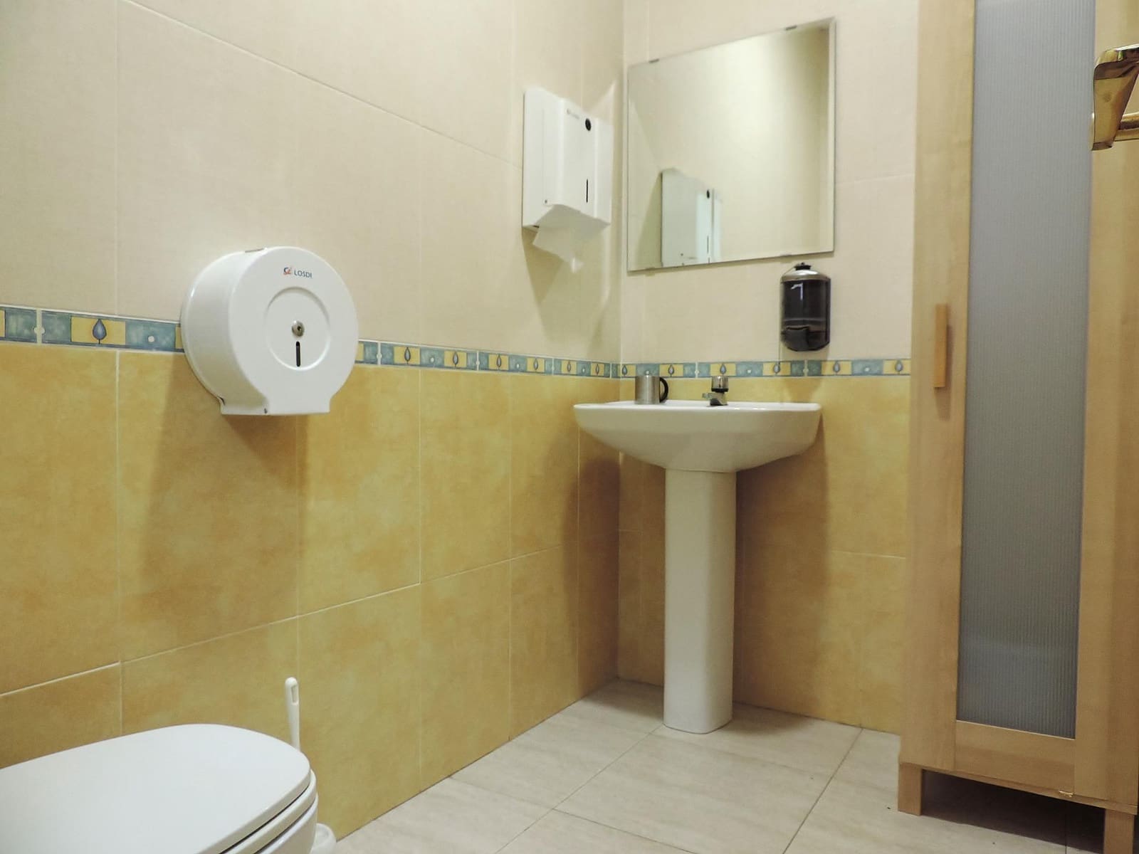 Commercial for sale in Almeria city - € 80,000 (Ref: 7854112)