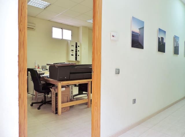 Commercial for sale in Almería city - € 80,000 (Ref: 7854112)