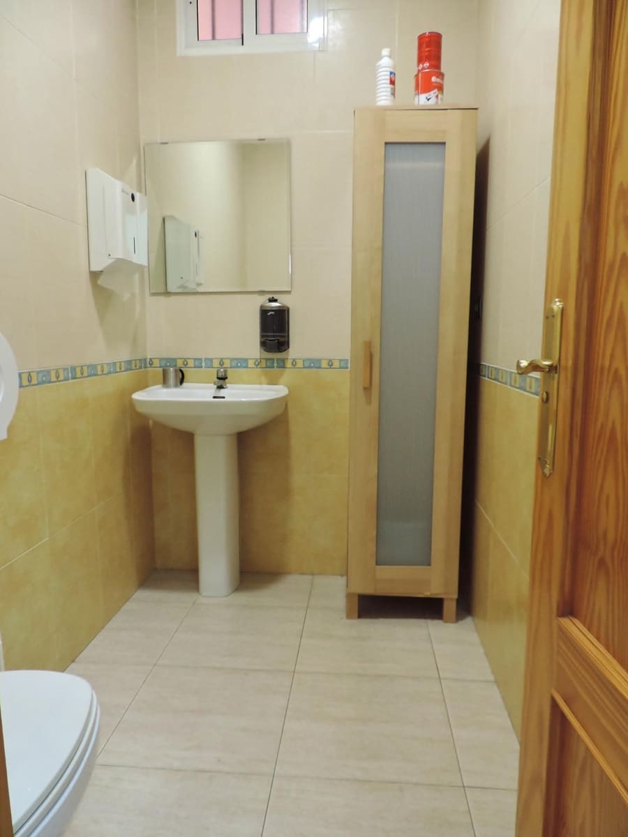 Komercyjne na sprzedaż w Miasto Almeria - 80 000 € (Ref: 7854112)