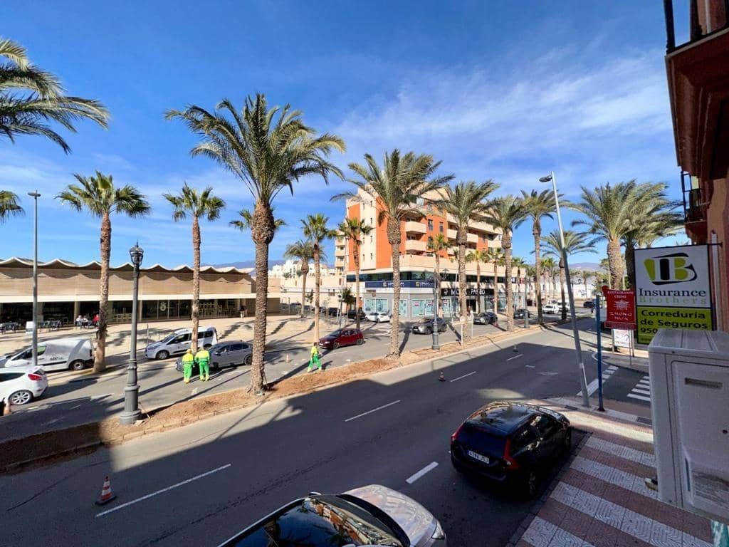 Kontor til salgs i Roquetas de Mar - € 110 000 (Ref: 8051141)