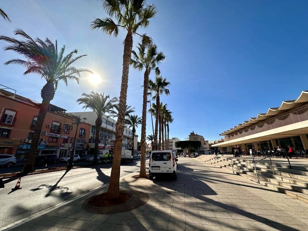 Kontor til salgs i Roquetas de Mar - € 110 000 (Ref: 8051141)