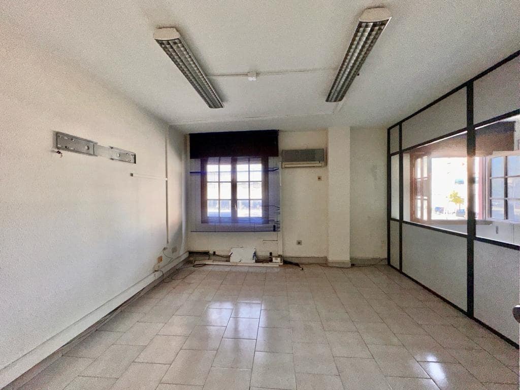 Kontor til salgs i Roquetas de Mar - € 110 000 (Ref: 8051141)