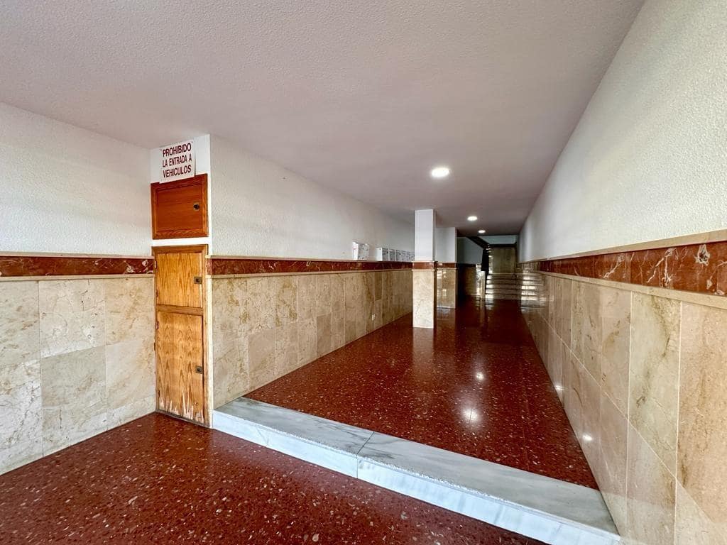 Kontor til salgs i Roquetas de Mar - € 110 000 (Ref: 8051141)