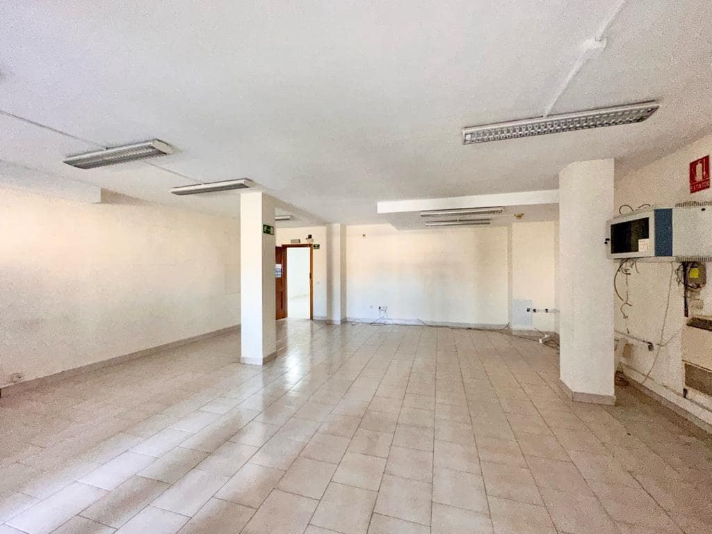 Kontor til salgs i Roquetas de Mar - € 110 000 (Ref: 8051141)