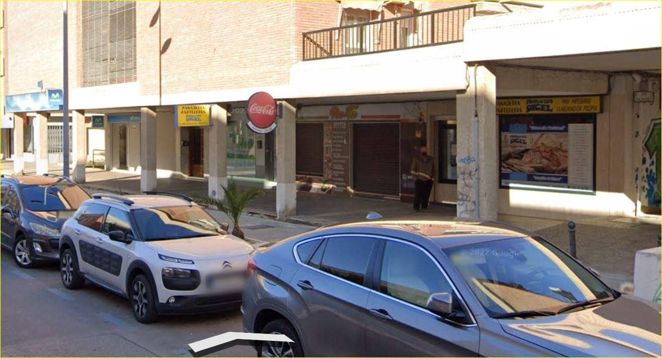 4 makuuhuone Kaupallinen myytävänä paikassa Almeria kaupunki - 129 000 € (Ref: 8319277)