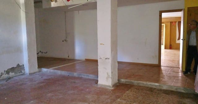 4 slaapkamer Commercieel te koop in Almería stad - € 129.000 (Ref: 8319277)