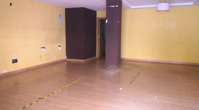4 slaapkamer Commercieel te koop in Almería stad - € 129.000 (Ref: 8319277)