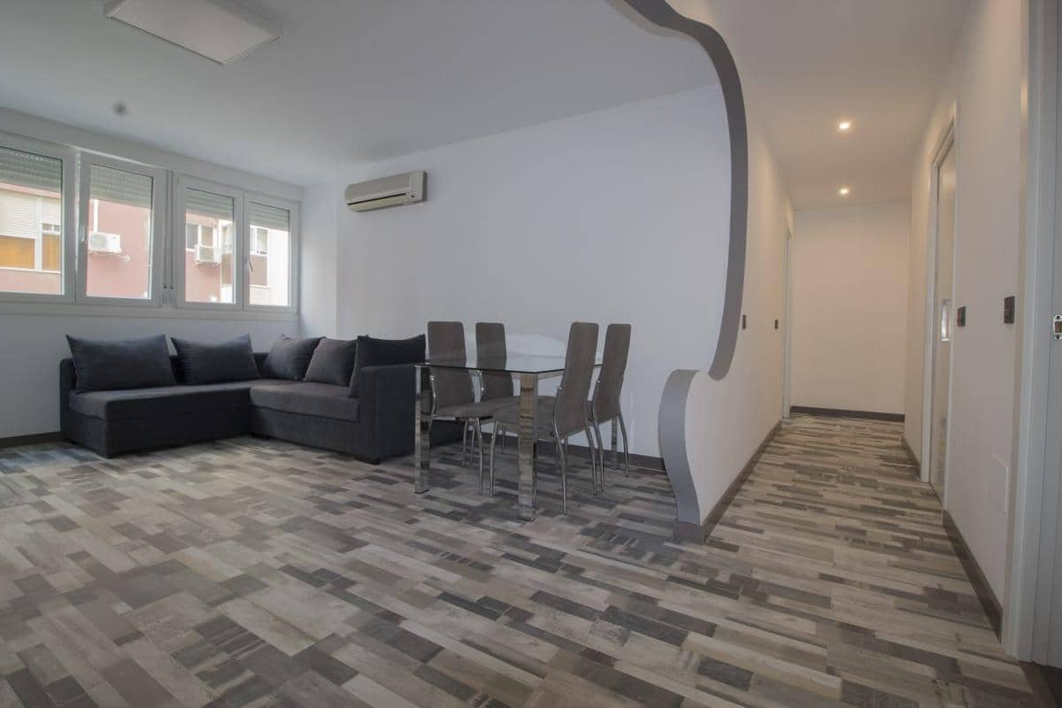 4 Zimmer Apartment zu vermieten in Almeria Stadt - 275 € (Ref: 8407237)