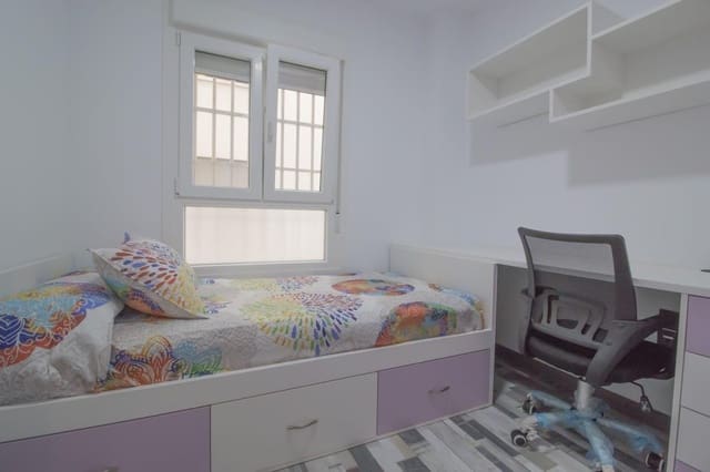 Appartement de 4 chambres à louer à Almería ville - 275 € (Ref: 8407237)