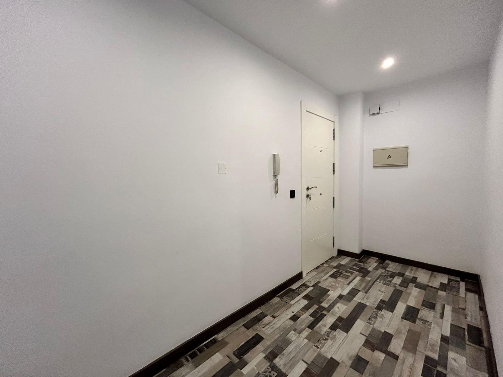 4 Zimmer Apartment zu vermieten in Almeria Stadt - 275 € (Ref: 8407237)