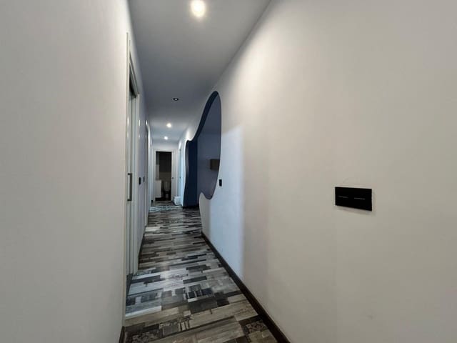 Appartement de 4 chambres à louer à Almería ville - 275 € (Ref: 8407237)