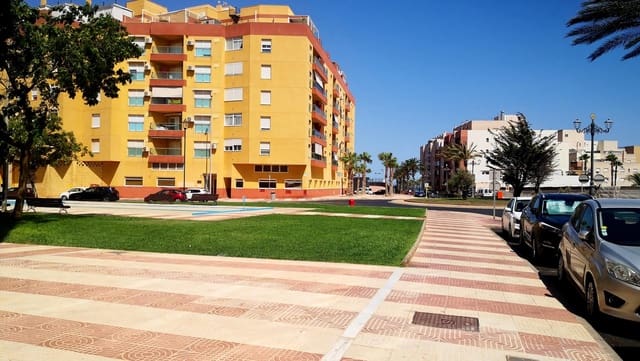 Leilighet til salgs i Roquetas de Mar med svømmebasseng - € 99 000 (Ref: 8442487)