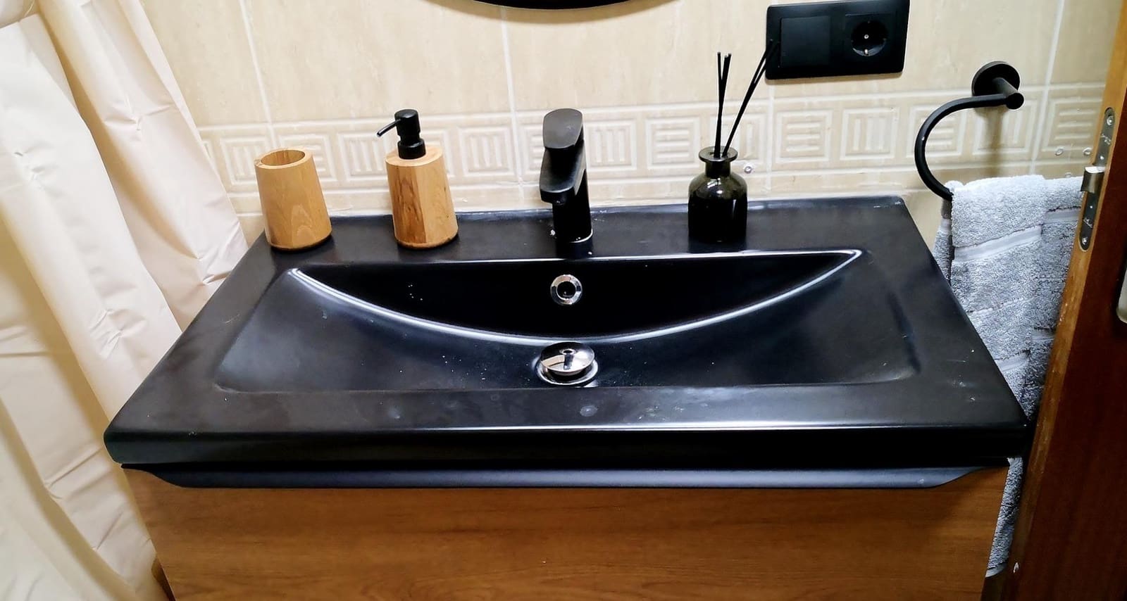 Flat for sale in Roquetas de Mar with pool - € 99,000 (Ref: 8442487)