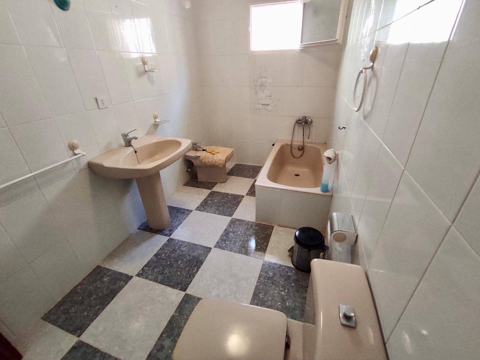 5 soveværelse Byhus til salg i Abla med garage - € 85.000 (Ref: 8523112)