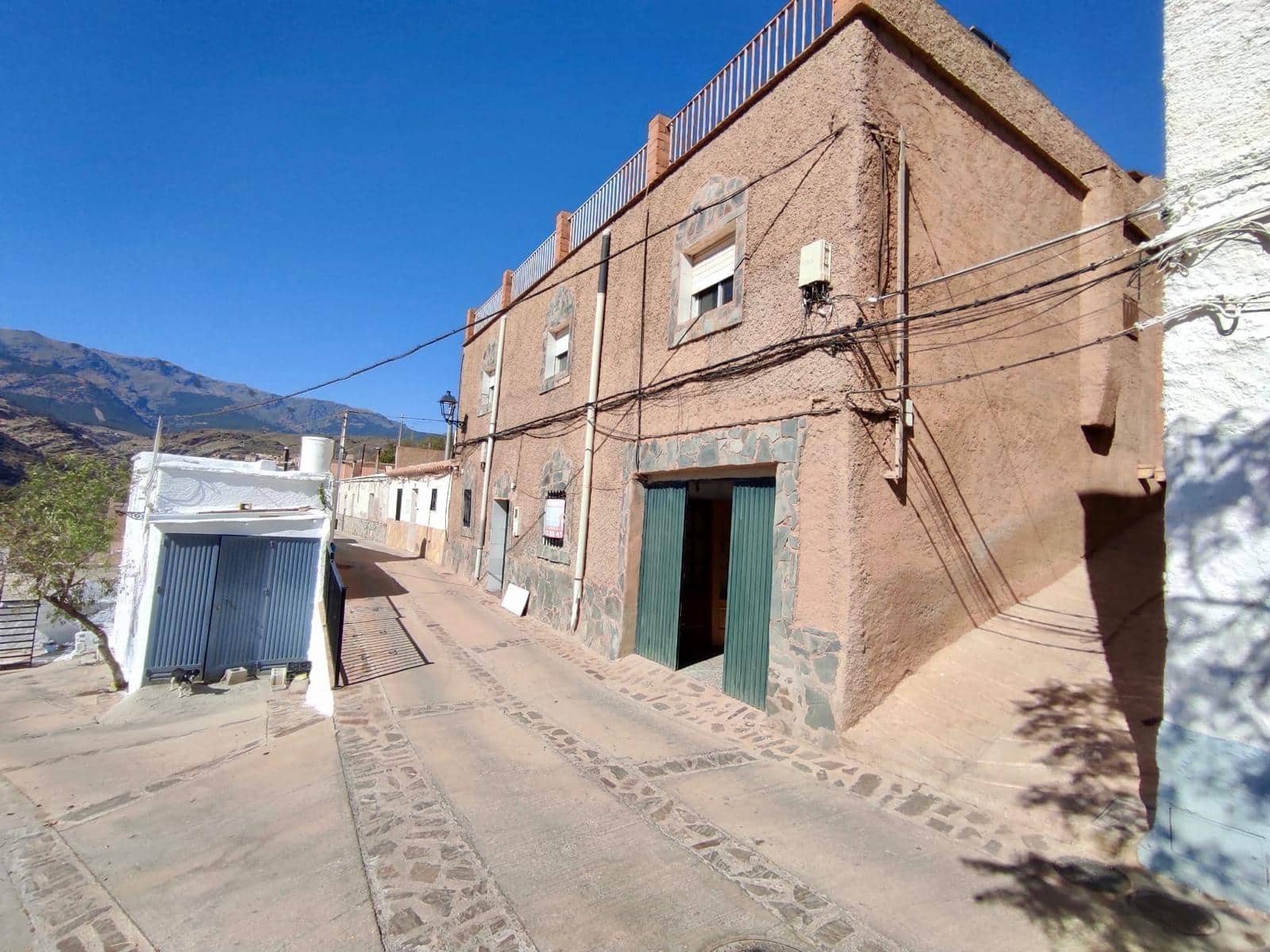 5 soveværelse Byhus til salg i Abla med garage - € 85.000 (Ref: 8523112)