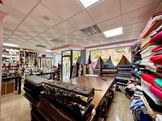 Commerciale in vendita in El Parador de las Hortichuelas, Roquetas de Mar - 320.000 € (Rif: 8542275)