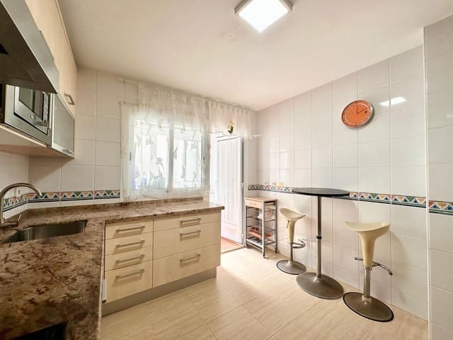 3 slaapkamer Flat te huur in Aguadulce (Almeria), Roquetas de Mar met zwembad - € 800 (Ref: 8544650)