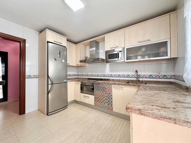 3 slaapkamer Flat te huur in Aguadulce (Almeria), Roquetas de Mar met zwembad - € 800 (Ref: 8544650)