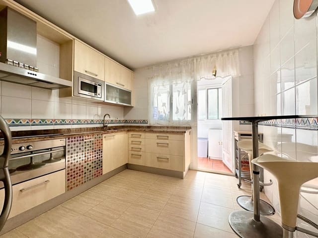 3 slaapkamer Flat te huur in Aguadulce (Almeria), Roquetas de Mar met zwembad - € 800 (Ref: 8544650)