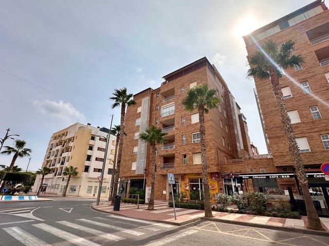 3 slaapkamer Flat te huur in Aguadulce (Almeria), Roquetas de Mar met zwembad - € 800 (Ref: 8544650)