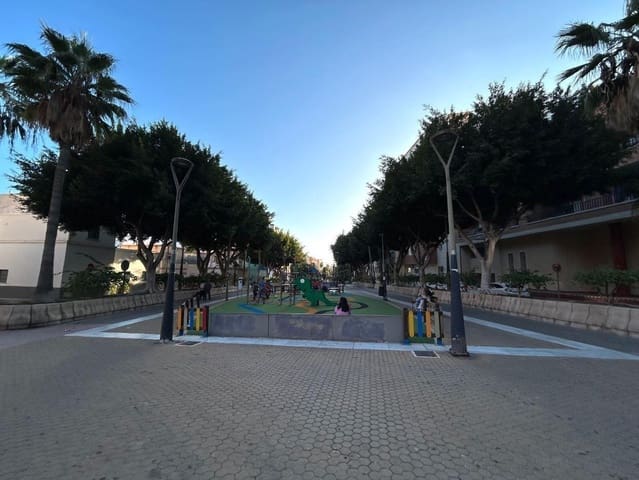 Local Comercial en Almería ciudad en venta - 27.500 € (Ref: 8579996)