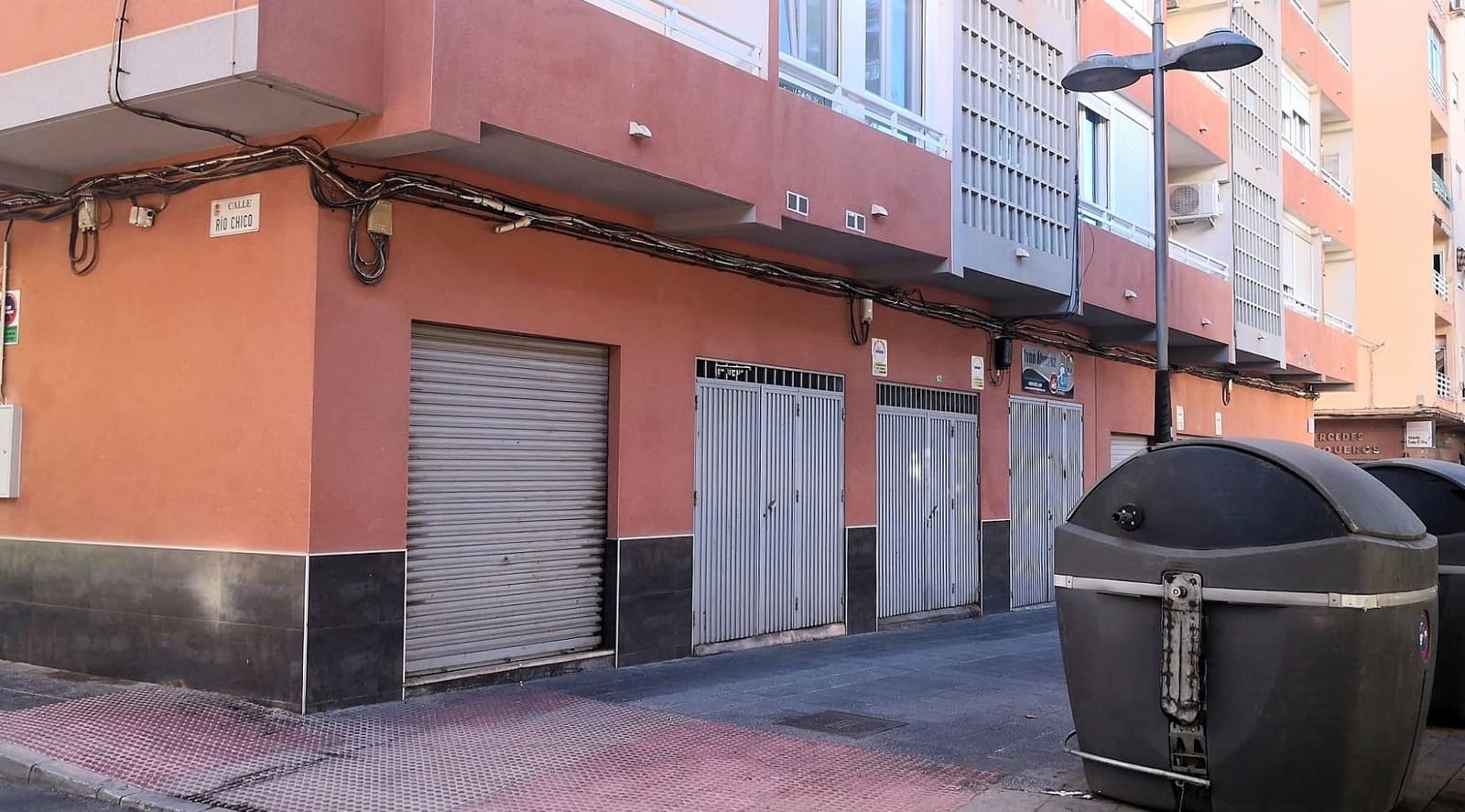 Commercial for sale in Almeria city - € 27,500 (Ref: 8579996)