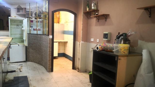 Erhverv til salg i Almería by - € 106.000 (Ref: 8773546)