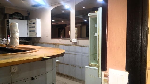 Erhverv til salg i Almería by - € 106.000 (Ref: 8773546)