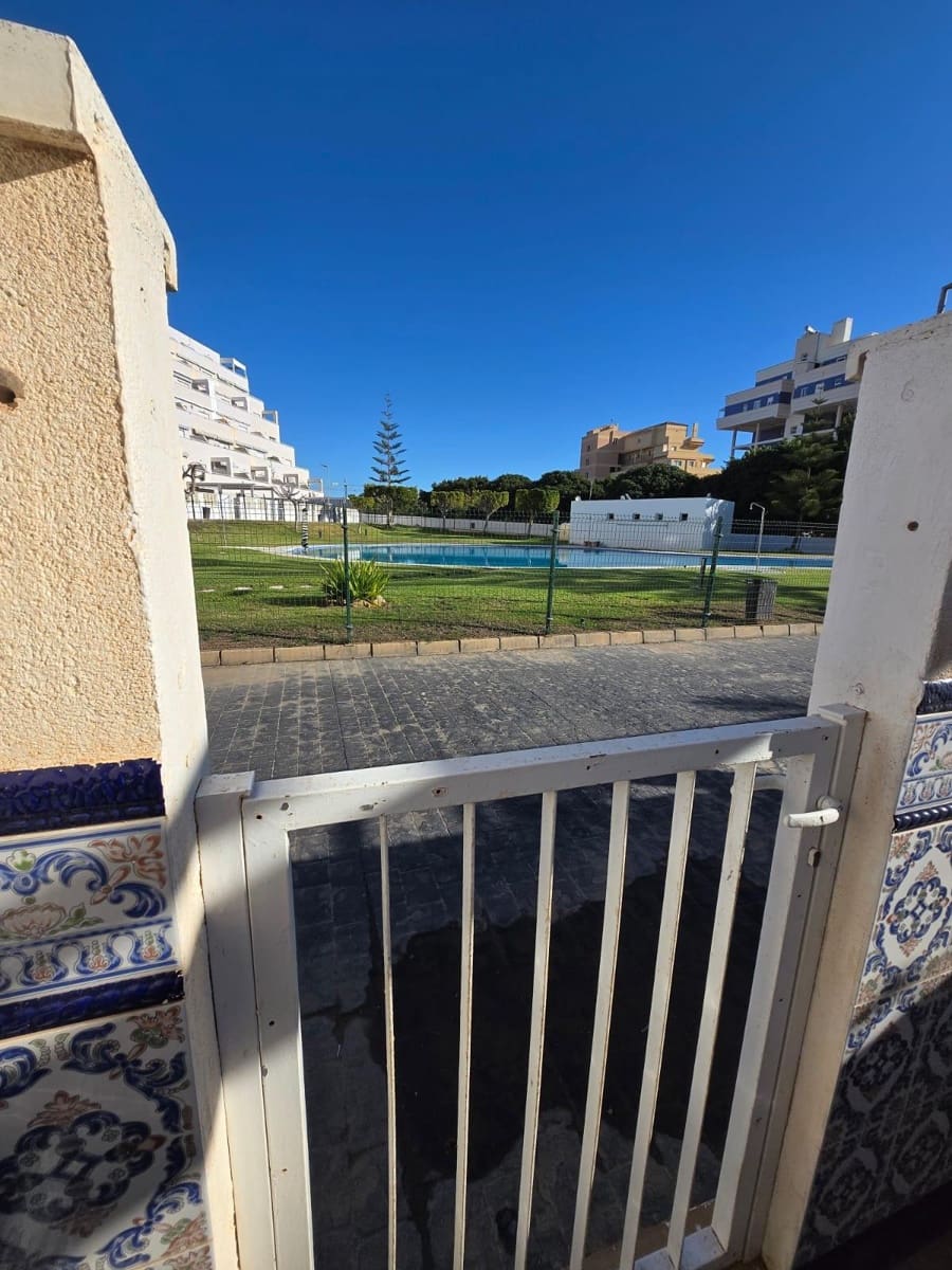 2 slaapkamer Appartement te koop in Roquetas de Mar met zwembad - € 165.000 (Ref: 8792711)