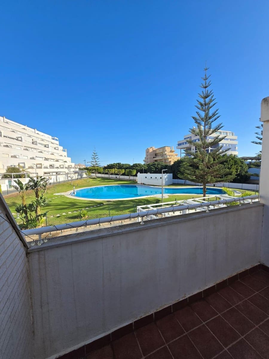 2 slaapkamer Appartement te koop in Roquetas de Mar met zwembad - € 165.000 (Ref: 8792711)