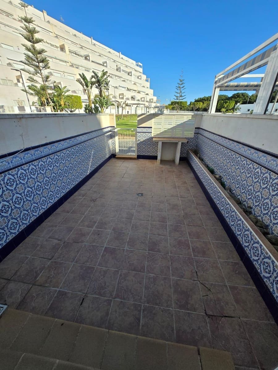 2 slaapkamer Appartement te koop in Roquetas de Mar met zwembad - € 165.000 (Ref: 8792711)