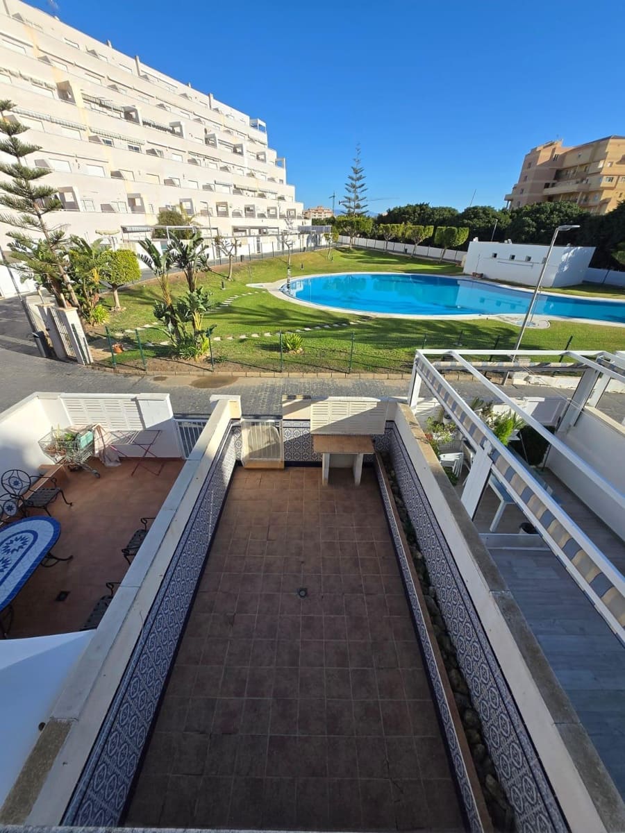 2 slaapkamer Appartement te koop in Roquetas de Mar met zwembad - € 165.000 (Ref: 8792711)