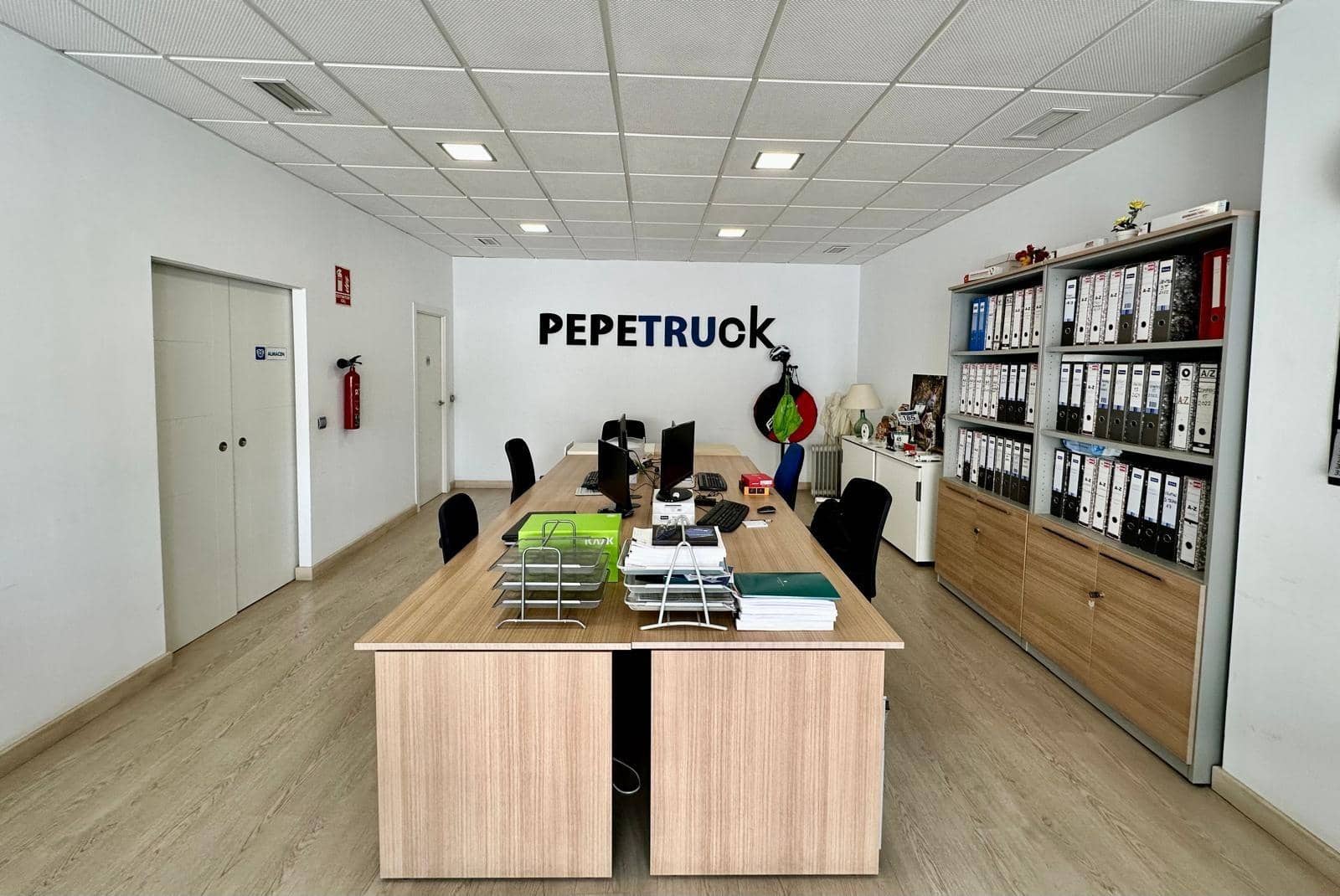 Commercieel te huur in El Parador de las Hortichuelas - € 950 (Ref: 8934950)