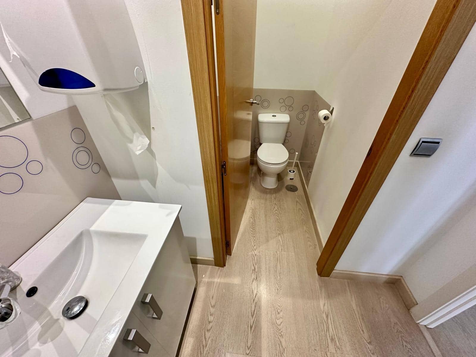 Commercieel te huur in El Parador de las Hortichuelas - € 950 (Ref: 8934950)