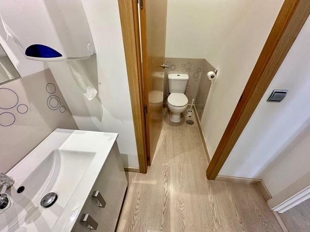 Commercial for rent in El Parador de las Hortichuelas, Roquetas de Mar - € 950 (Ref: 8934950)