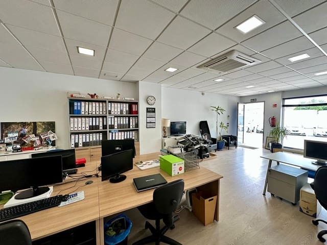 Commercial for rent in El Parador de las Hortichuelas, Roquetas de Mar - € 950 (Ref: 8934950)