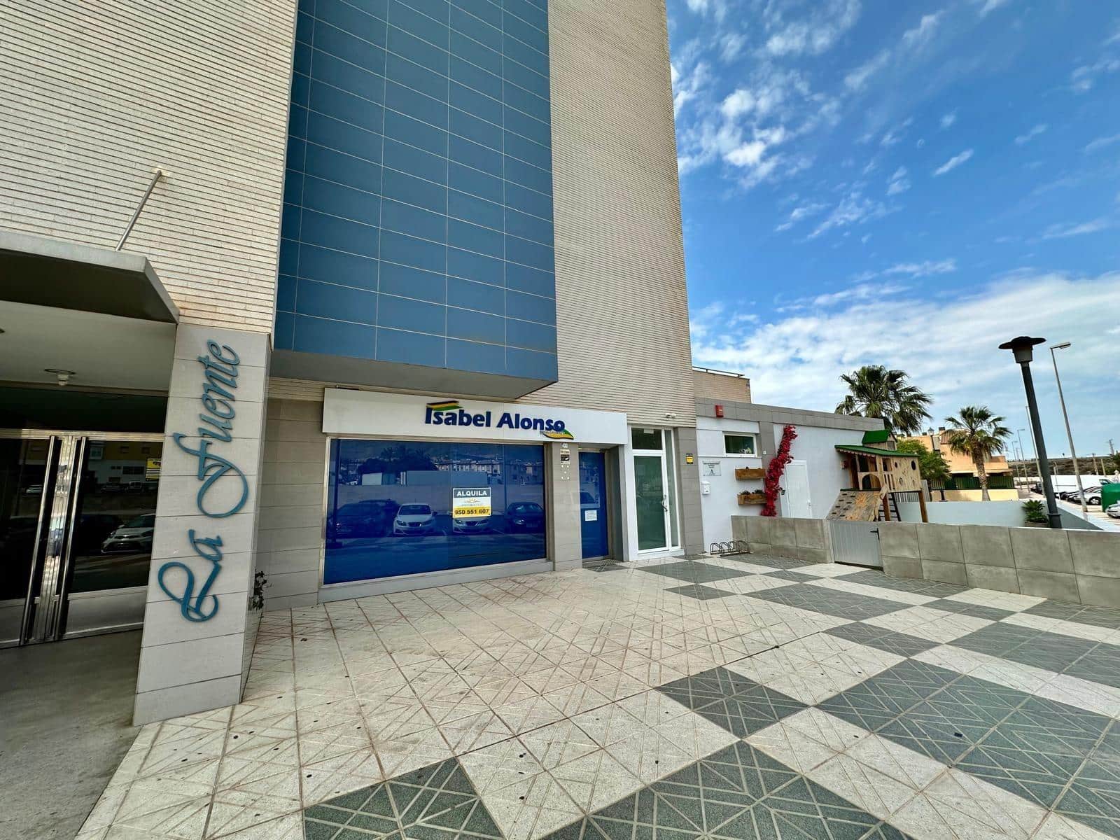 Commercieel te huur in El Parador de las Hortichuelas - € 950 (Ref: 8934950)