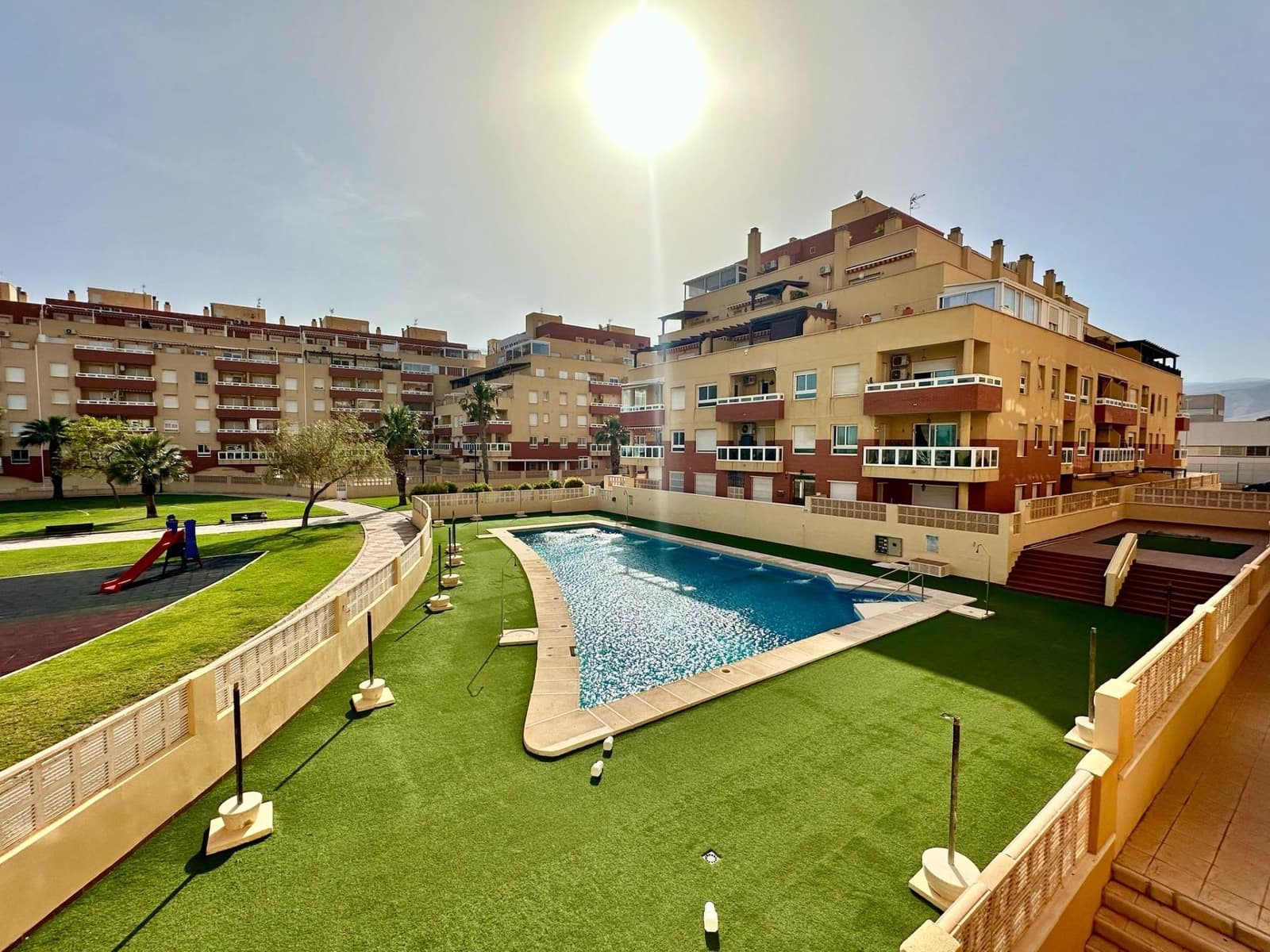 2 slaapkamer Flat te koop in Aguadulce (Almeria) met zwembad - € 190.000 (Ref: 8992597)