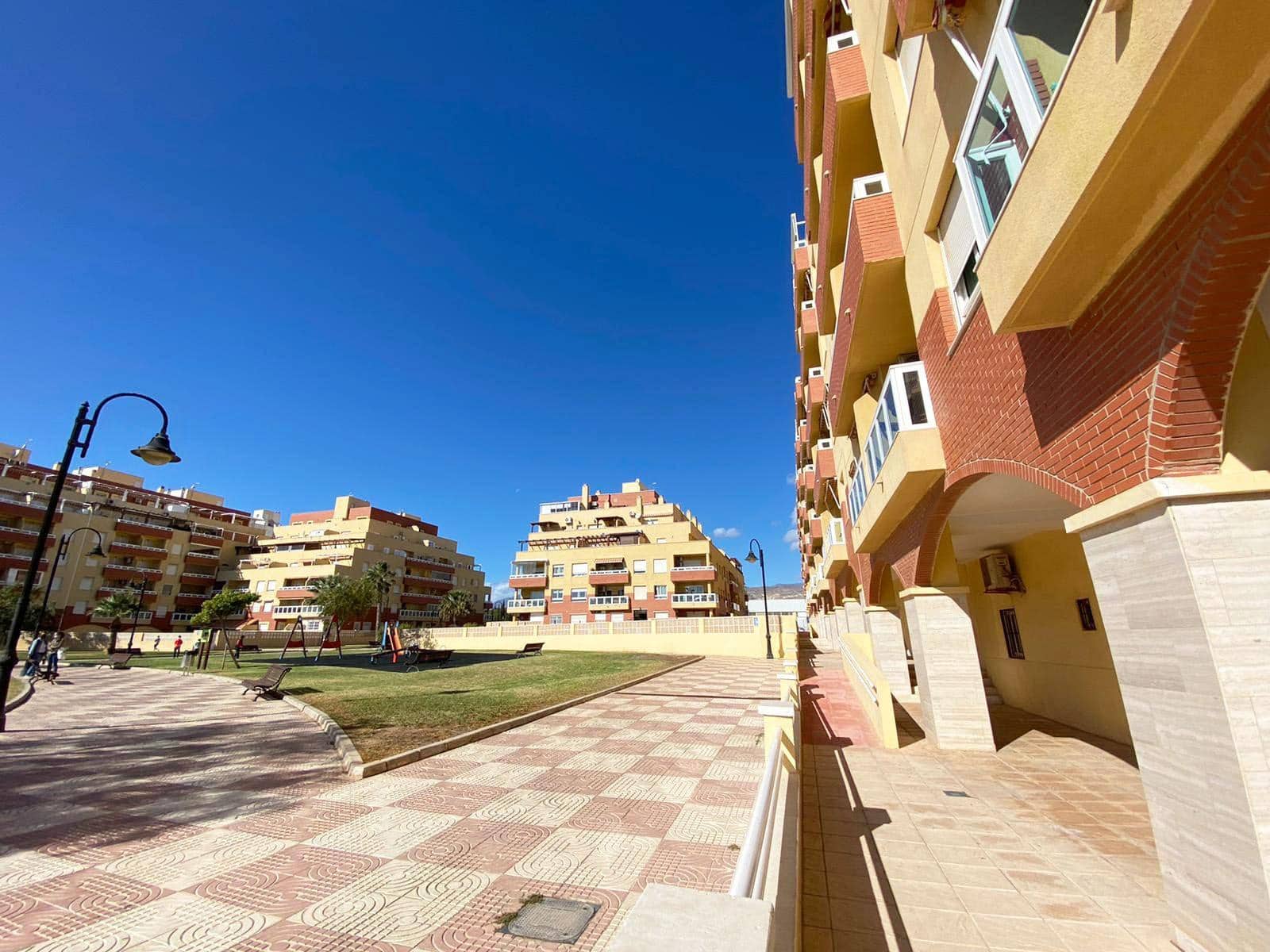 2 slaapkamer Flat te koop in Aguadulce (Almeria) met zwembad - € 190.000 (Ref: 8992597)