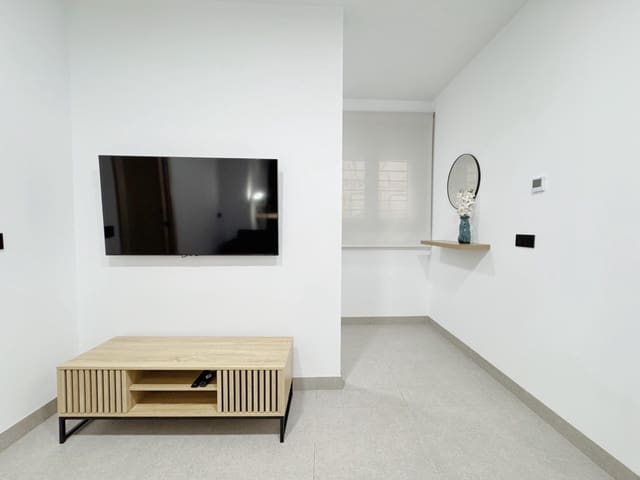 1 bedroom Apartment for sale in Centro, Almería city - € 130,000 (Ref: 8998822)