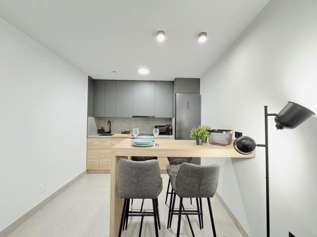 1 quarto Apartamento para arrendar em Centro, Almeria cidade - 600 € (Ref: 8998822)