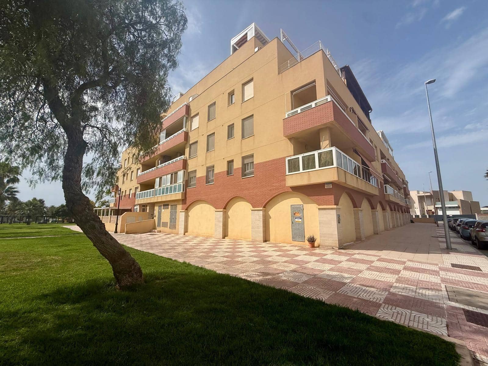 Commercial for rent in Aguadulce (Almeria) - € 1,700 (Ref: 9059539)