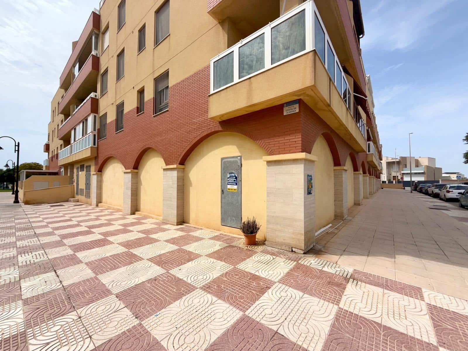Commercial for rent in Aguadulce (Almeria) - € 1,700 (Ref: 9059539)
