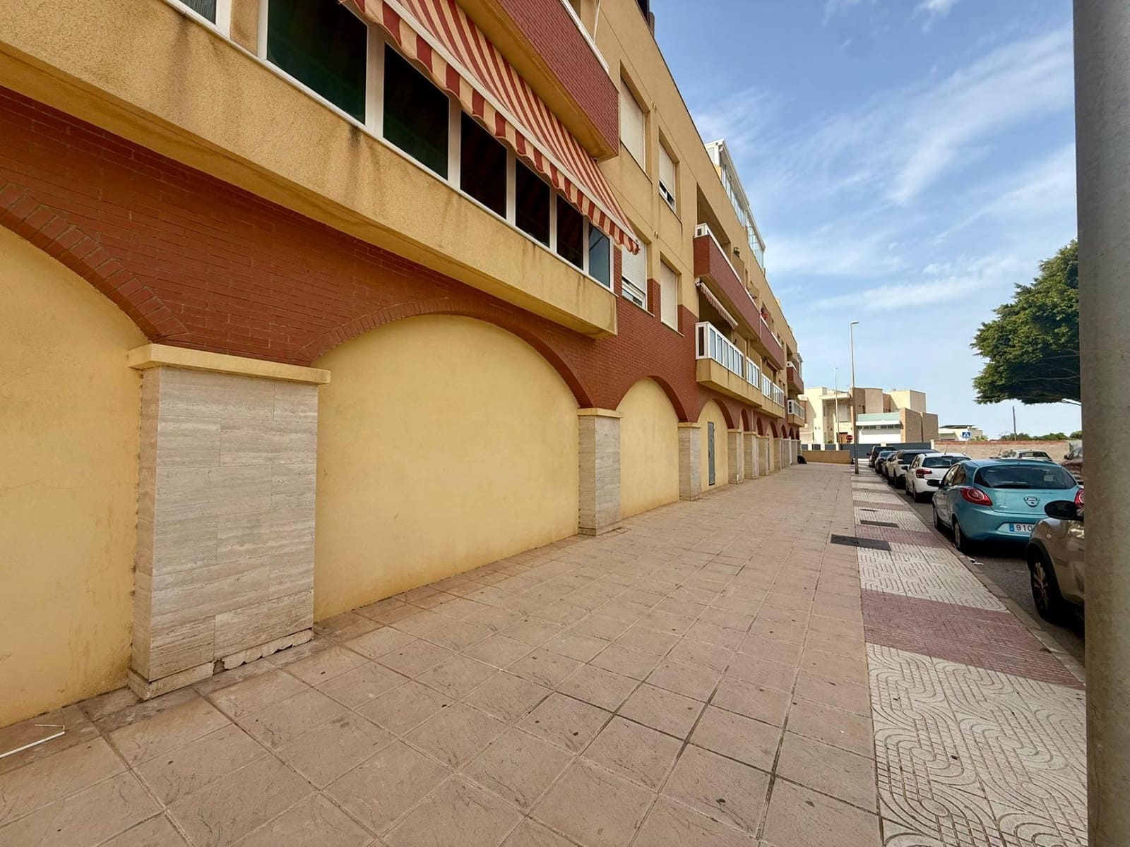 Commercial for rent in Aguadulce (Almeria) - € 2,200 (Ref: 9073520)